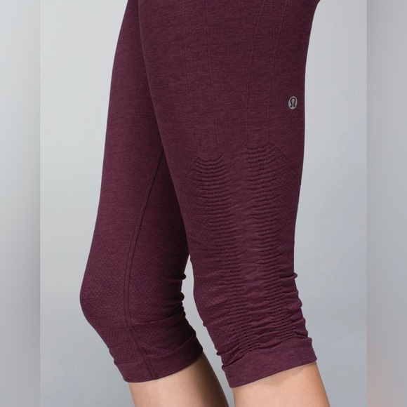 Lululemon In The Flow Crop I
Heathered Bordeaux Drama - Picture 2 of 8